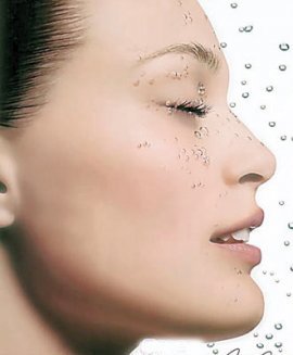 揭秘皮肤保养秘诀 科学去角质与面膜的正确使用指南